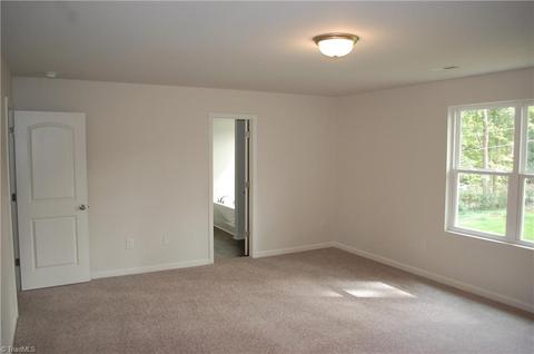 3202 Forestview Dr, High Point, NC 27260 photo 7