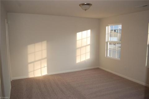 3202 Forestview Dr, High Point, NC 27260 photo 5