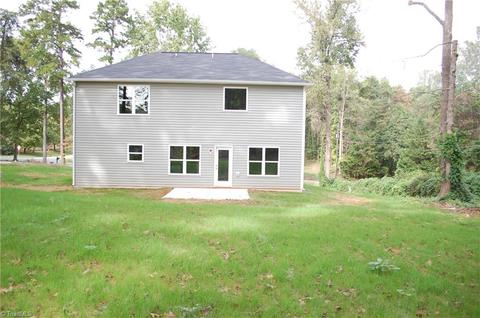 3202 Forestview Dr, High Point, NC 27260 photo 10