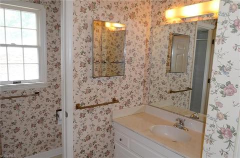 410 Traceway Rd, High Point, NC 27265 photo 13