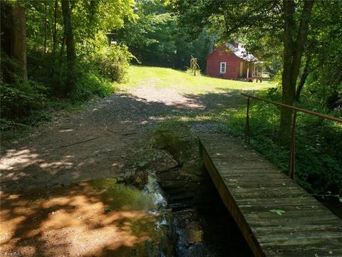 288 E Collins Ln, Dobson, NC 27017 photo 5