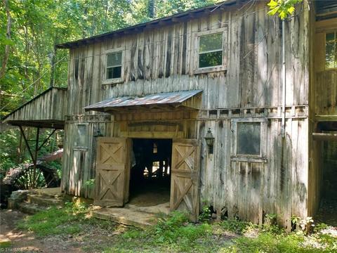 288 E Collins Ln, Dobson, NC 27017 photo 10