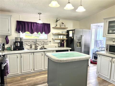 206 Ryan St, Dobson, NC 27017 photo 7