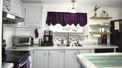 206 Ryan St, Dobson, NC 27017 photo 4