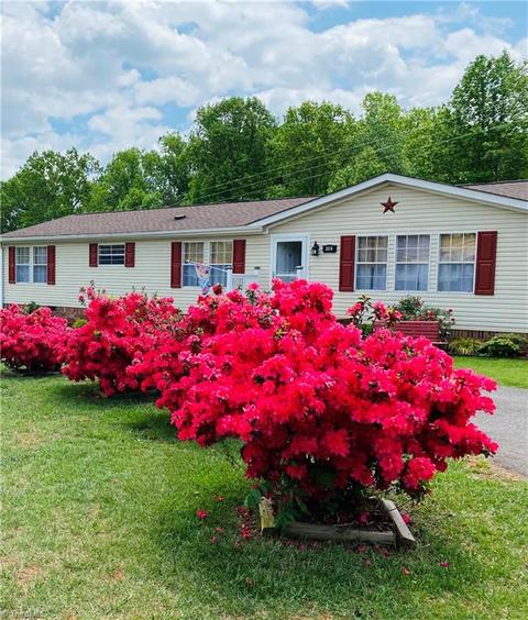 206 Ryan St, Dobson, NC 27017 photo 1