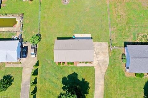 4007 Cresent Ave, Trinity, NC 27370 photo 11