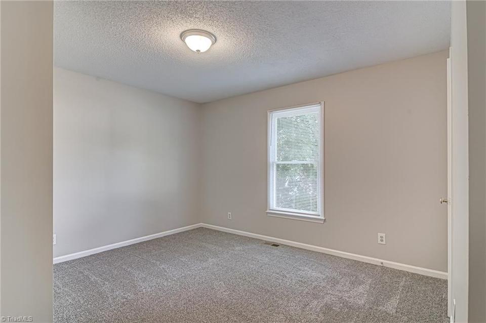  1633 Owens St, Greensboro, NC 27405 photo 10