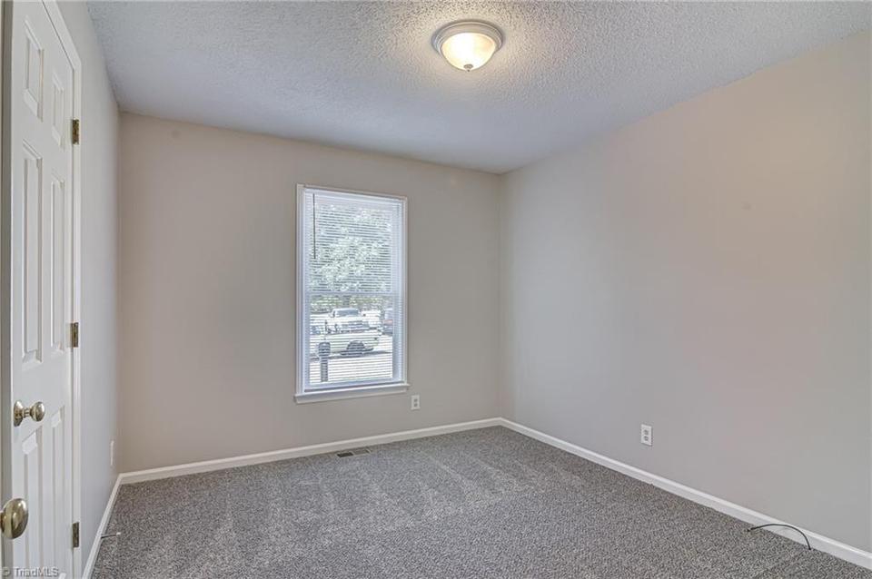  1633 Owens St, Greensboro, NC 27405 photo 11