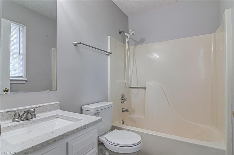  1633 Owens St, Greensboro, NC 27405 photo 9