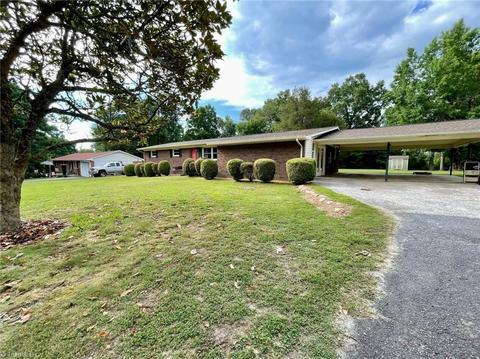 5259 Windemere Cir, Trinity, NC 27370 photo 1