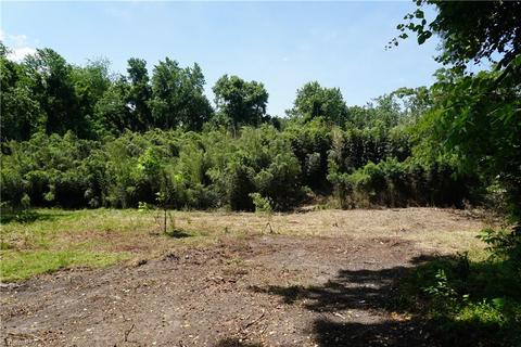 01 Lebanon St E, Mount Airy, NC 27030