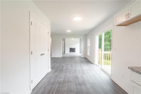 598 E Pine St, Mount Airy, NC 27030 photo 18