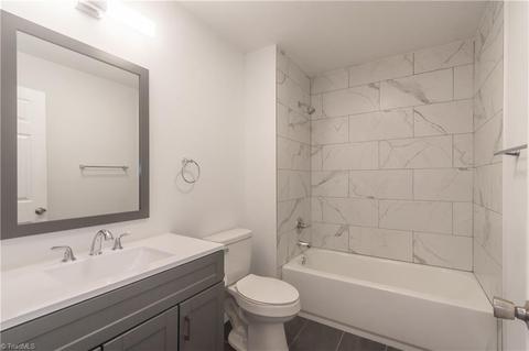 598 E Pine St, Mount Airy, NC 27030 photo 3