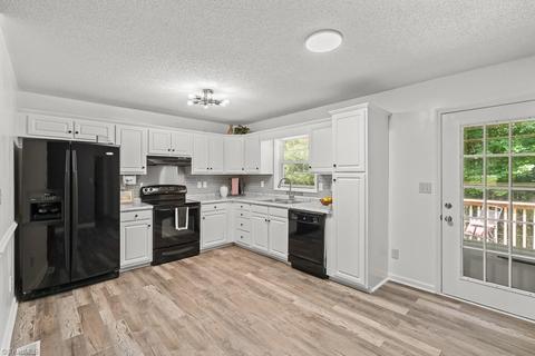 2891 Hunt Ridge Ct, Trinity, NC 27370 photo 9