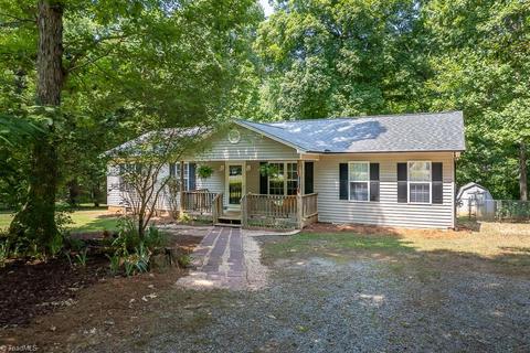 2891 Hunt Ridge Ct, Trinity, NC 27370 photo 1
