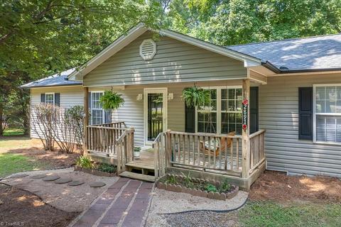 2891 Hunt Ridge Ct, Trinity, NC 27370 photo 2