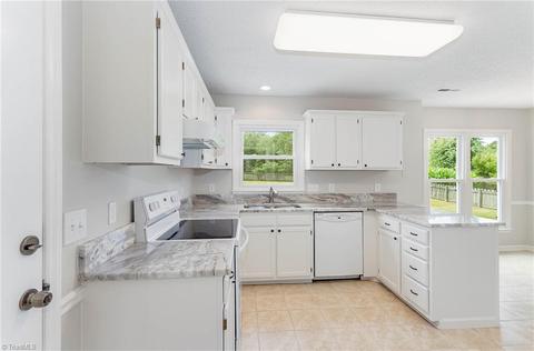 3620 Single Leaf Ct, High Point, NC 27265 photo 4