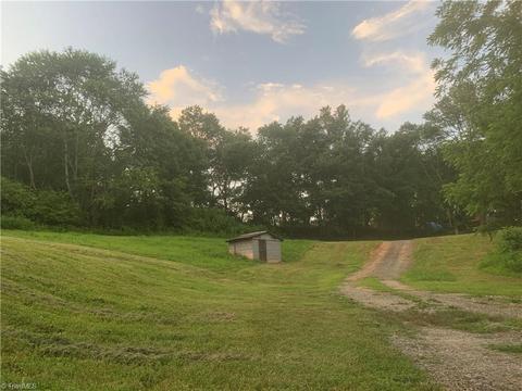 9492 Boone Trl, Purlear, NC 28665 photo 15