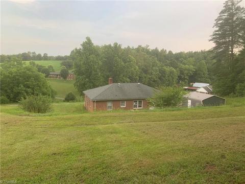 9492 Boone Trl, Purlear, NC 28665 photo 33