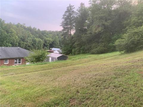 9492 Boone Trl, Purlear, NC 28665 photo 32