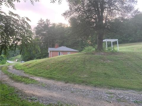 9492 Boone Trl, Purlear, NC 28665 photo 14