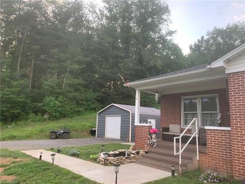 9492 Boone Trl, Purlear, NC 28665 photo 3