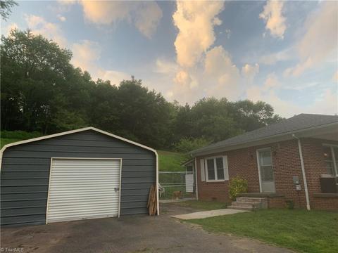 9492 Boone Trl, Purlear, NC 28665 photo 6