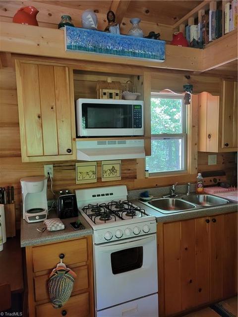 2341 Grissel Tail Rd, Traphill, NC 28685 photo 16