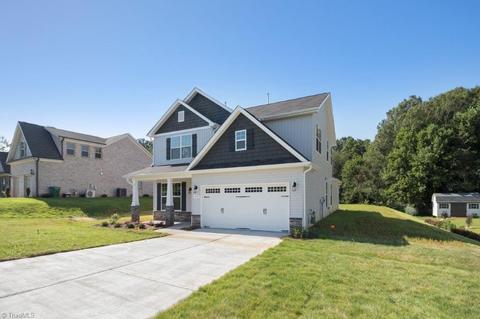105 Pilot Bluff Dr, King, NC 27021 photo 2