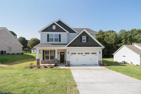 105 Pilot Bluff Dr, King, NC 27021 photo 1