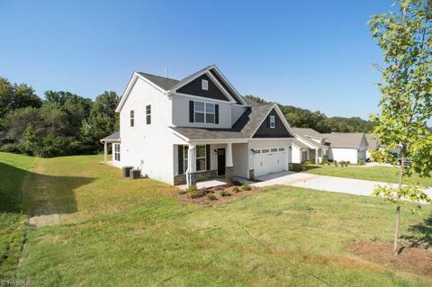 105 Pilot Bluff Dr, King, NC 27021 photo 3