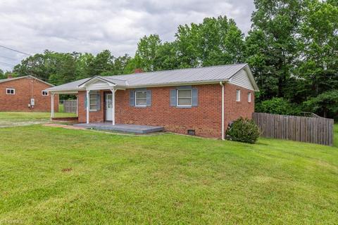 4928 Fairview Ct, Trinity, NC 27370 photo 1