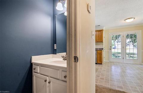 3343 Timberwolf Ave, High Point, NC 27265 photo 8