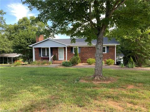 941 Mountain View Rd, King, NC 27021 photo 2