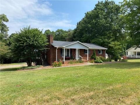 941 Mountain View Rd, King, NC 27021 photo 1