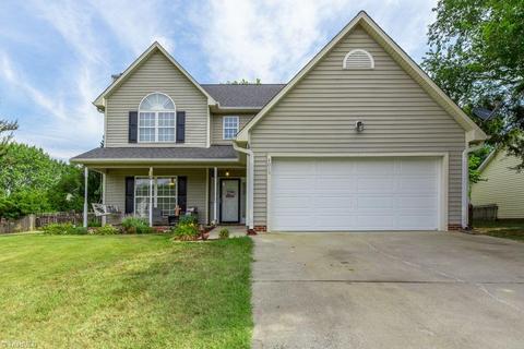 4015 Patsy Dr, Winston Salem, NC 27107 photo 2