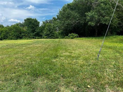1423 Larkin St, High Point, NC 27262 photo 2