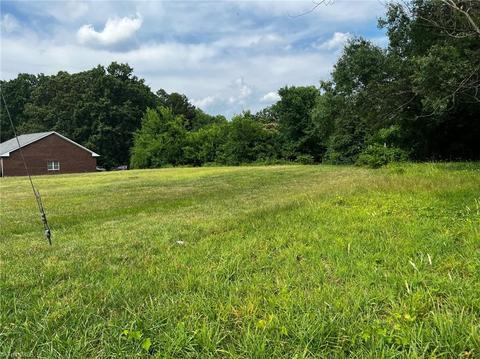 1423 Larkin St, High Point, NC 27262 photo 3