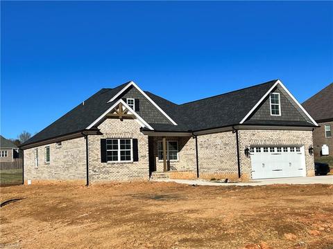 6420 Calvary Way, Thomasville, NC 27360 photo 2