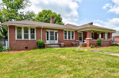 400 E Main St, Pilot Mountain, NC 27041 photo 1