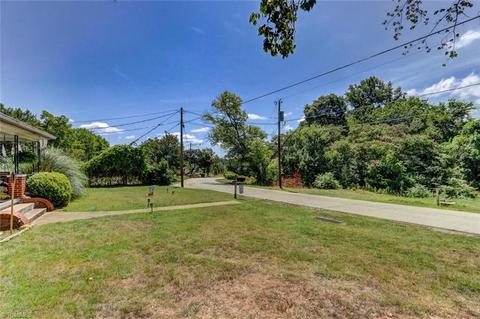 715 Spring St, Eden, NC 27288 photo 4