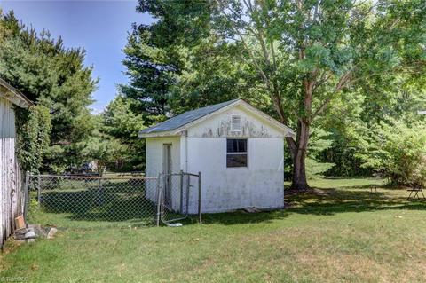 715 Spring St, Eden, NC 27288 photo 10