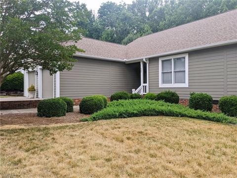 506 Harrogate Ct, High Point, NC 27262 photo 2