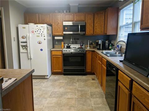 506 Harrogate Ct, High Point, NC 27262 photo 9