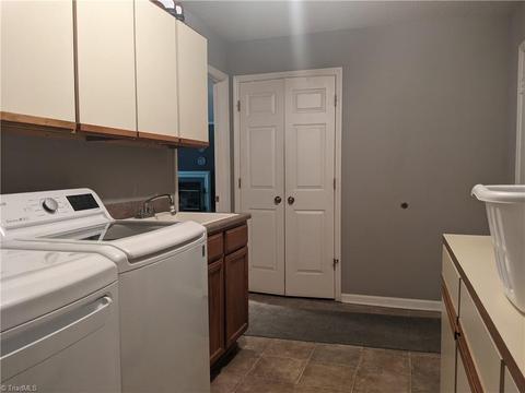 506 Harrogate Ct, High Point, NC 27262 photo 6