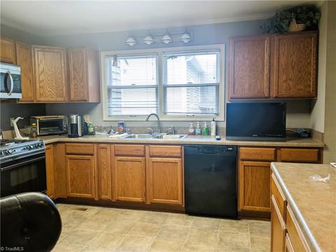 506 Harrogate Ct, High Point, NC 27262 photo 8