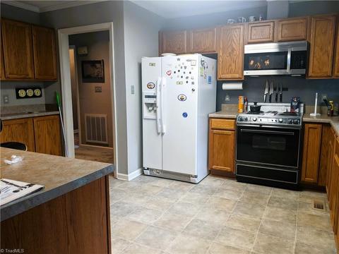 506 Harrogate Ct, High Point, NC 27262 photo 10