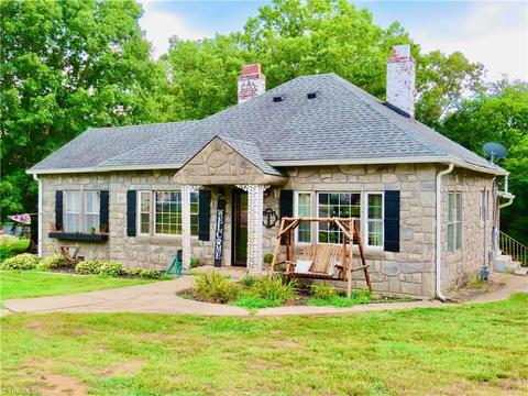 906 Central Ave, Eden, NC 27288 photo 1