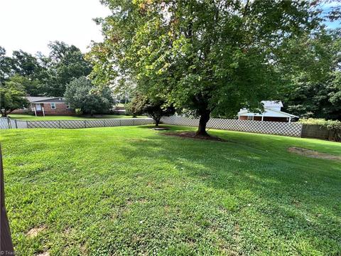 103 Echo Ct, King, NC 27021 photo 2