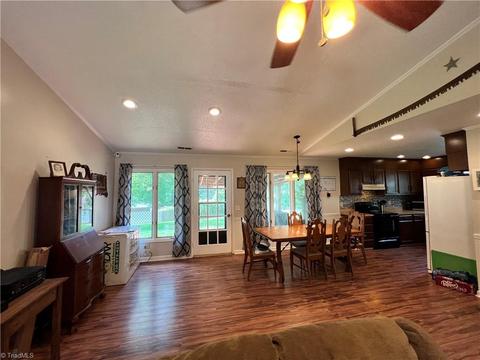 103 Echo Ct, King, NC 27021 photo 3